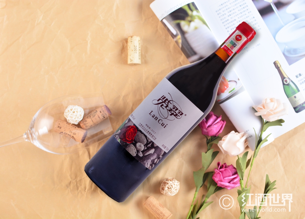 登贺兰之巅，致力于酿造中国高品质葡萄酒。览一山之翠：2017立兰酒庄览翠特级园红葡萄酒